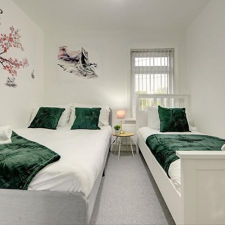 Stunning And Lovely 3 Bed House - Catch 22 Coventry Exterior photo