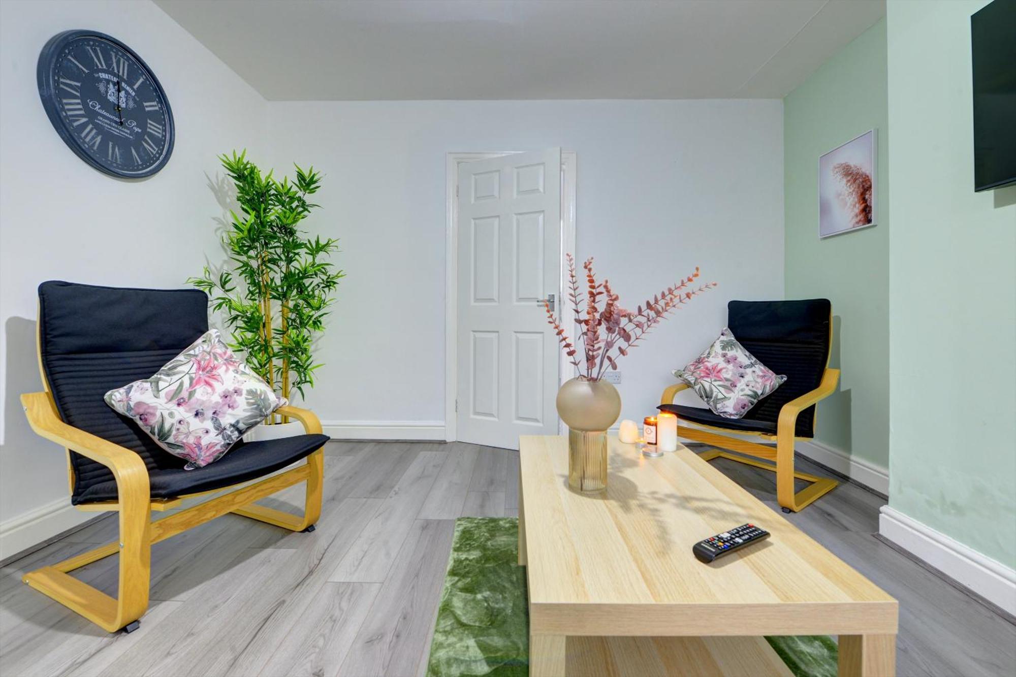 Stunning And Lovely 3 Bed House - Catch 22 Coventry Exterior photo