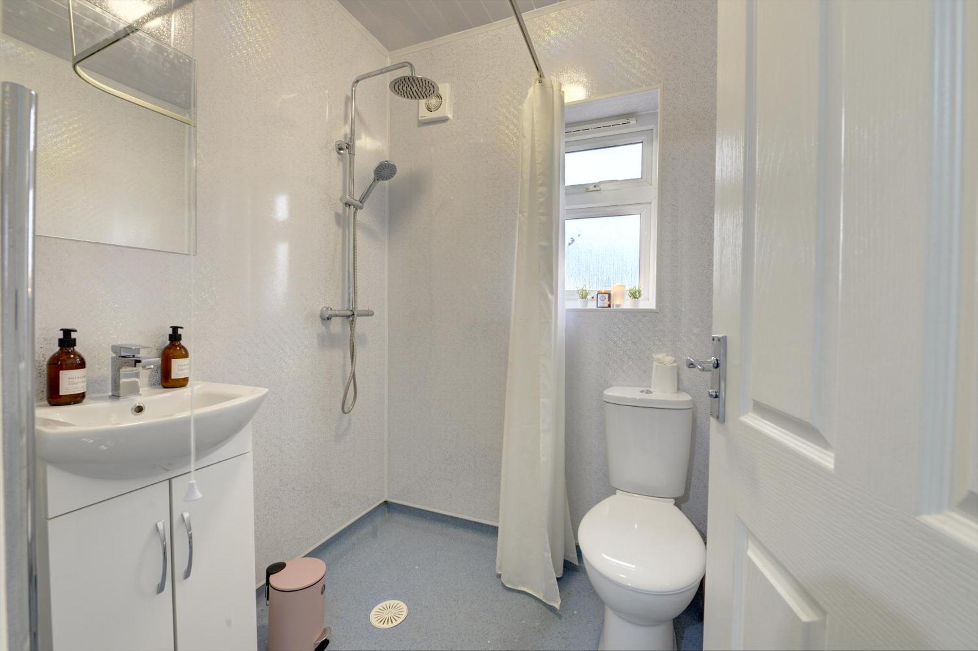 Stunning And Lovely 3 Bed House - Catch 22 Coventry Exterior photo