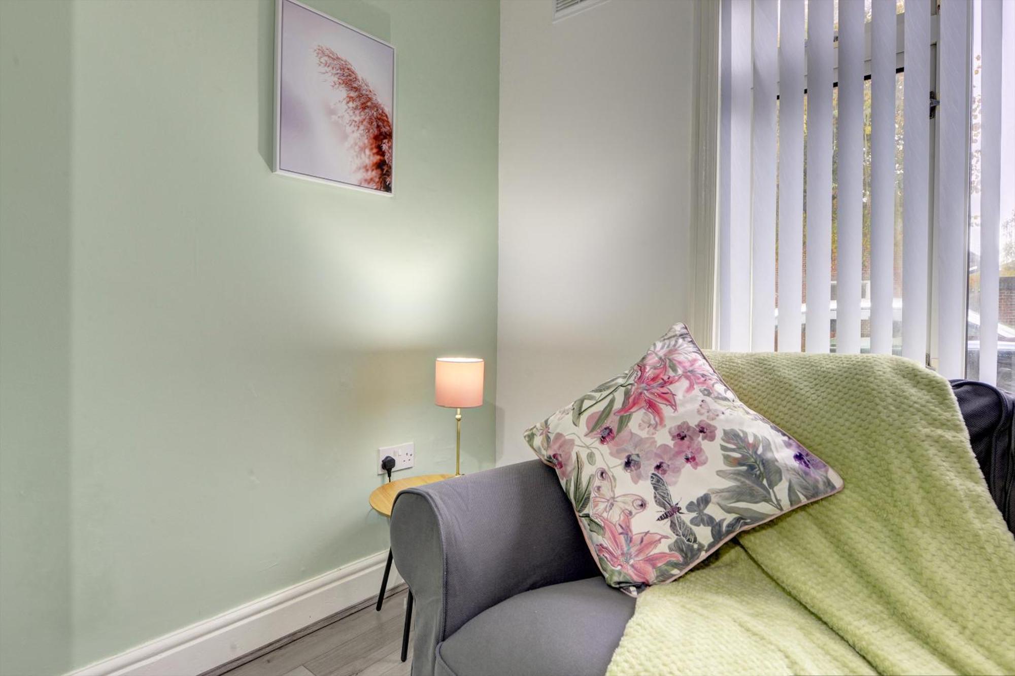 Stunning And Lovely 3 Bed House - Catch 22 Coventry Exterior photo