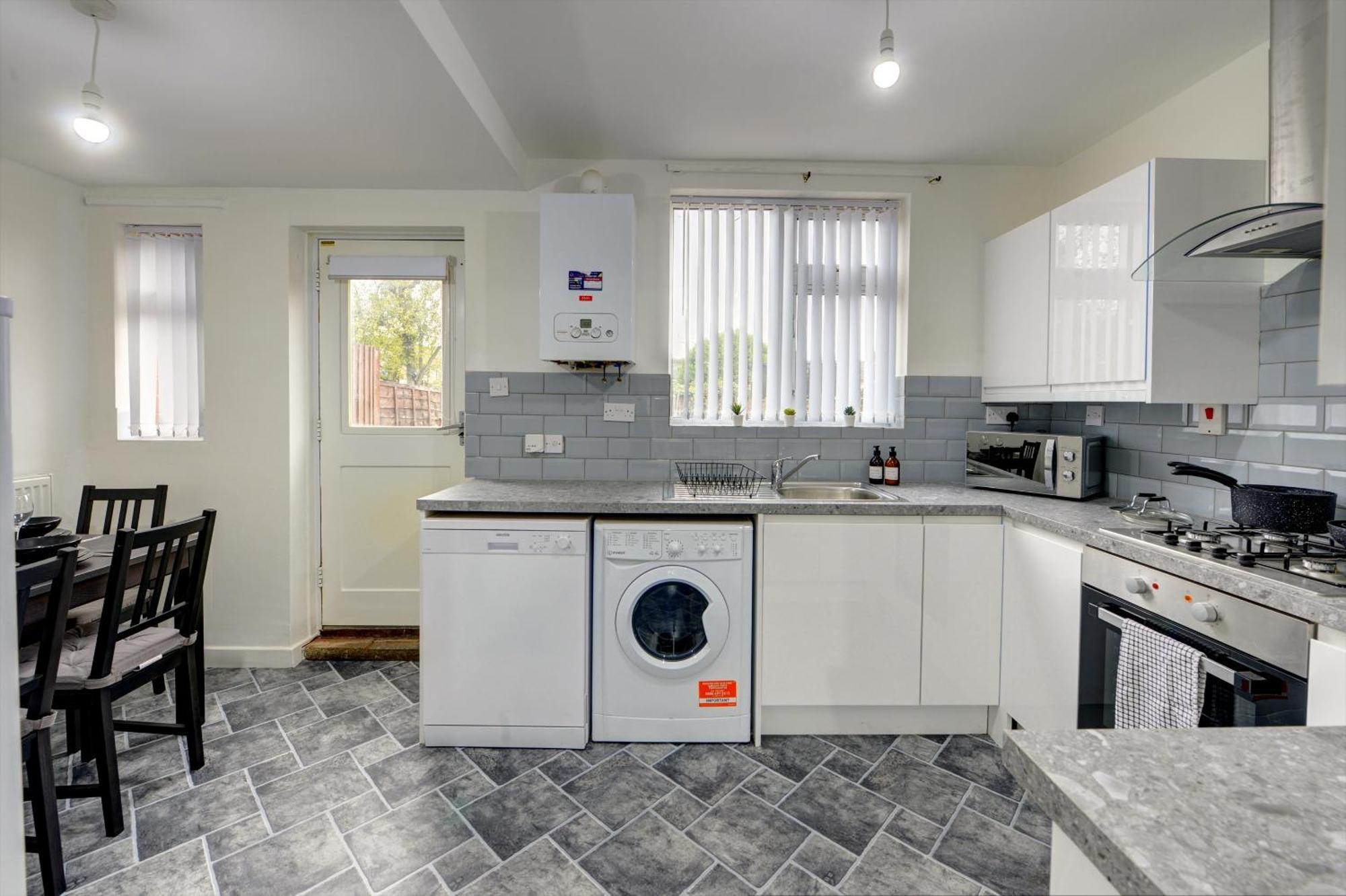 Stunning And Lovely 3 Bed House - Catch 22 Coventry Exterior photo