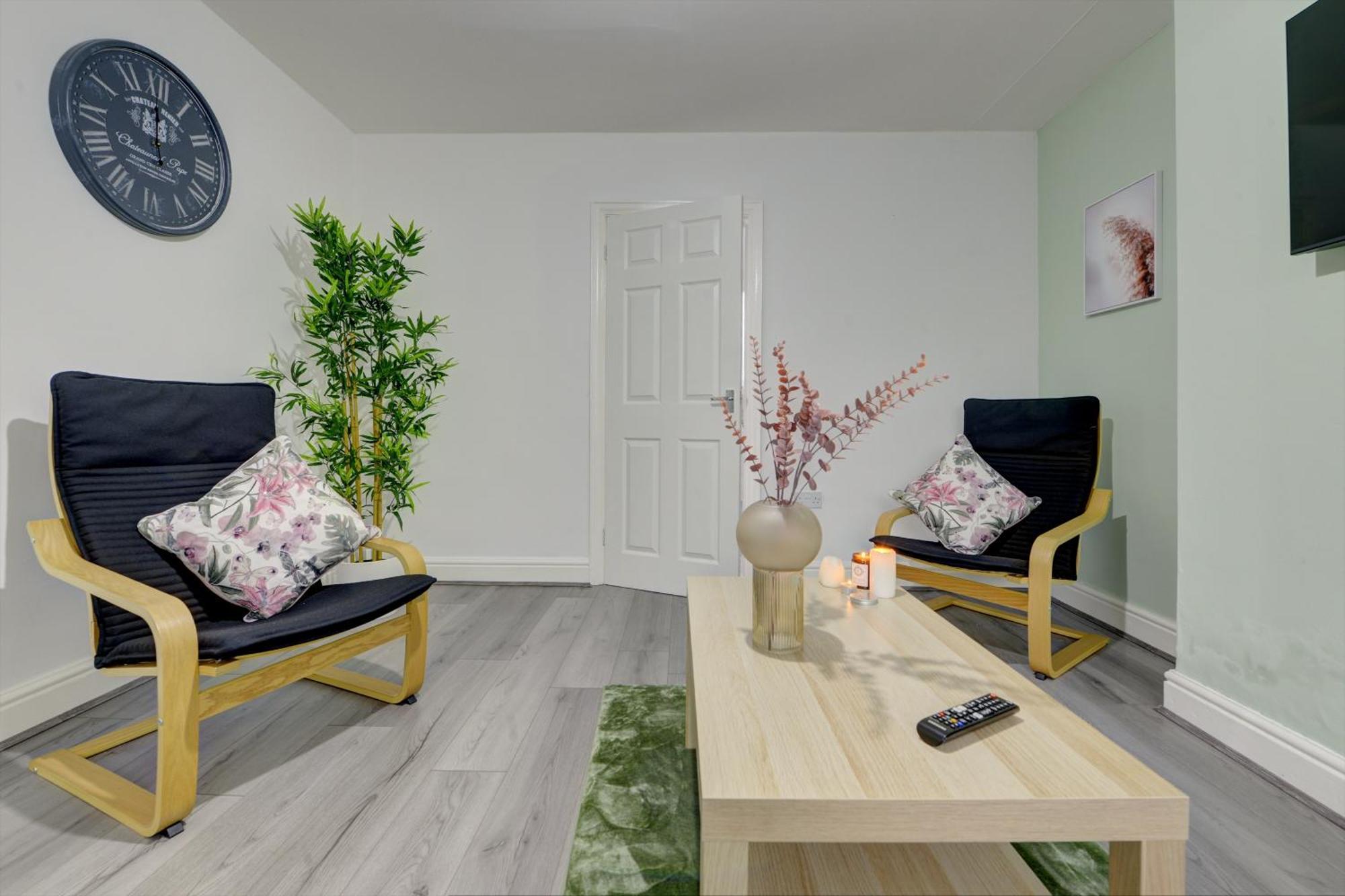 Stunning And Lovely 3 Bed House - Catch 22 Coventry Exterior photo