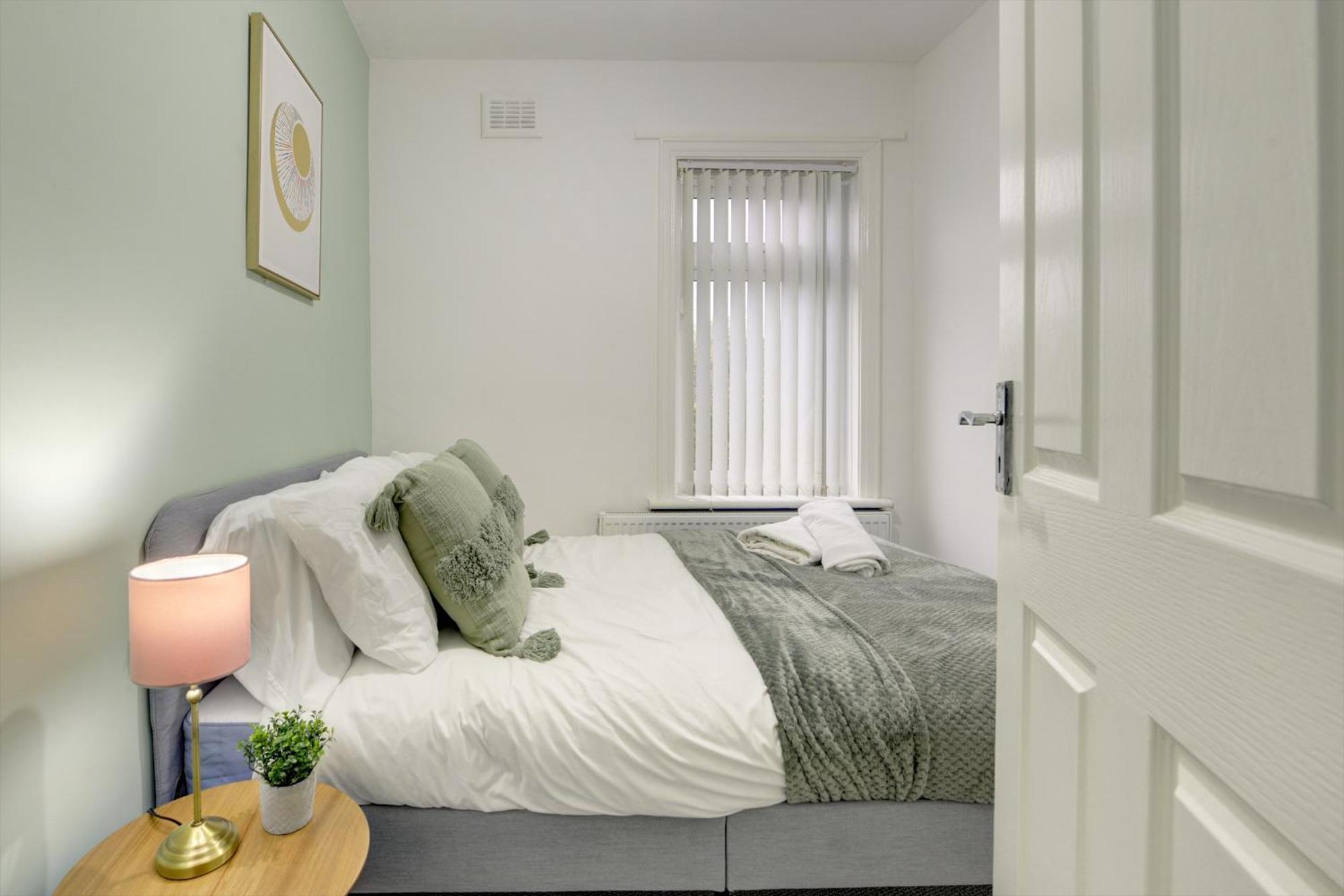 Stunning And Lovely 3 Bed House - Catch 22 Coventry Exterior photo