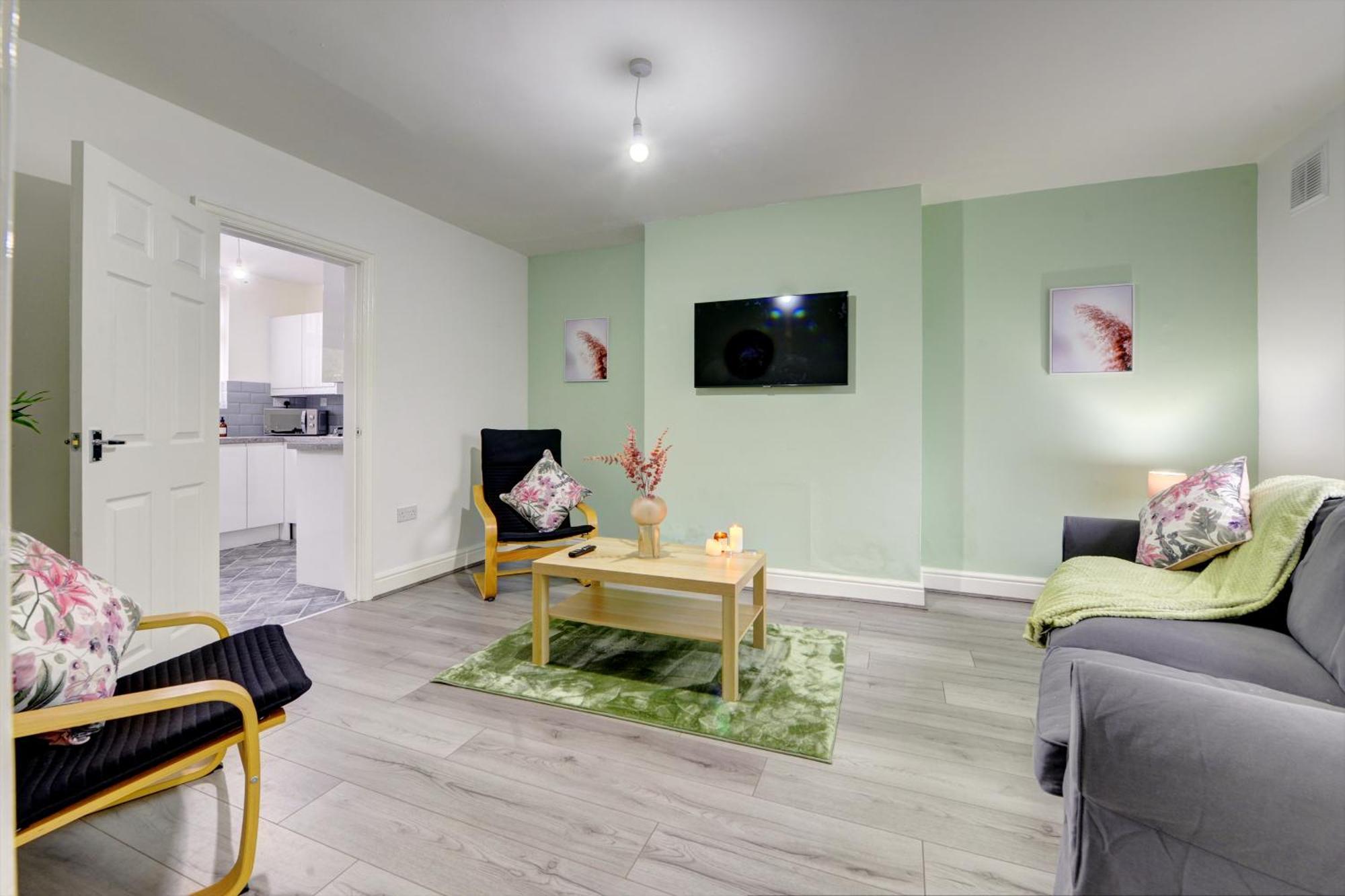 Stunning And Lovely 3 Bed House - Catch 22 Coventry Exterior photo
